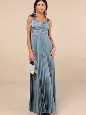 LuLu’s Slate Satin Pleated Sleeveless Bow Maxi Dress (Dusty Blue)